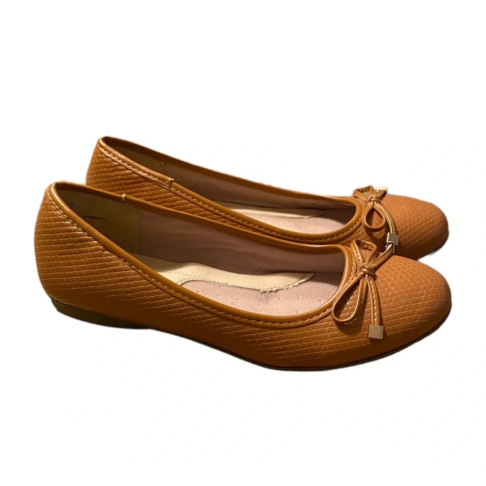 GOLD TOE WARM CARAMEL COMFORT BALLET FLATS SIZE 10M LIKE NEW! FAUX LEATHER FALL